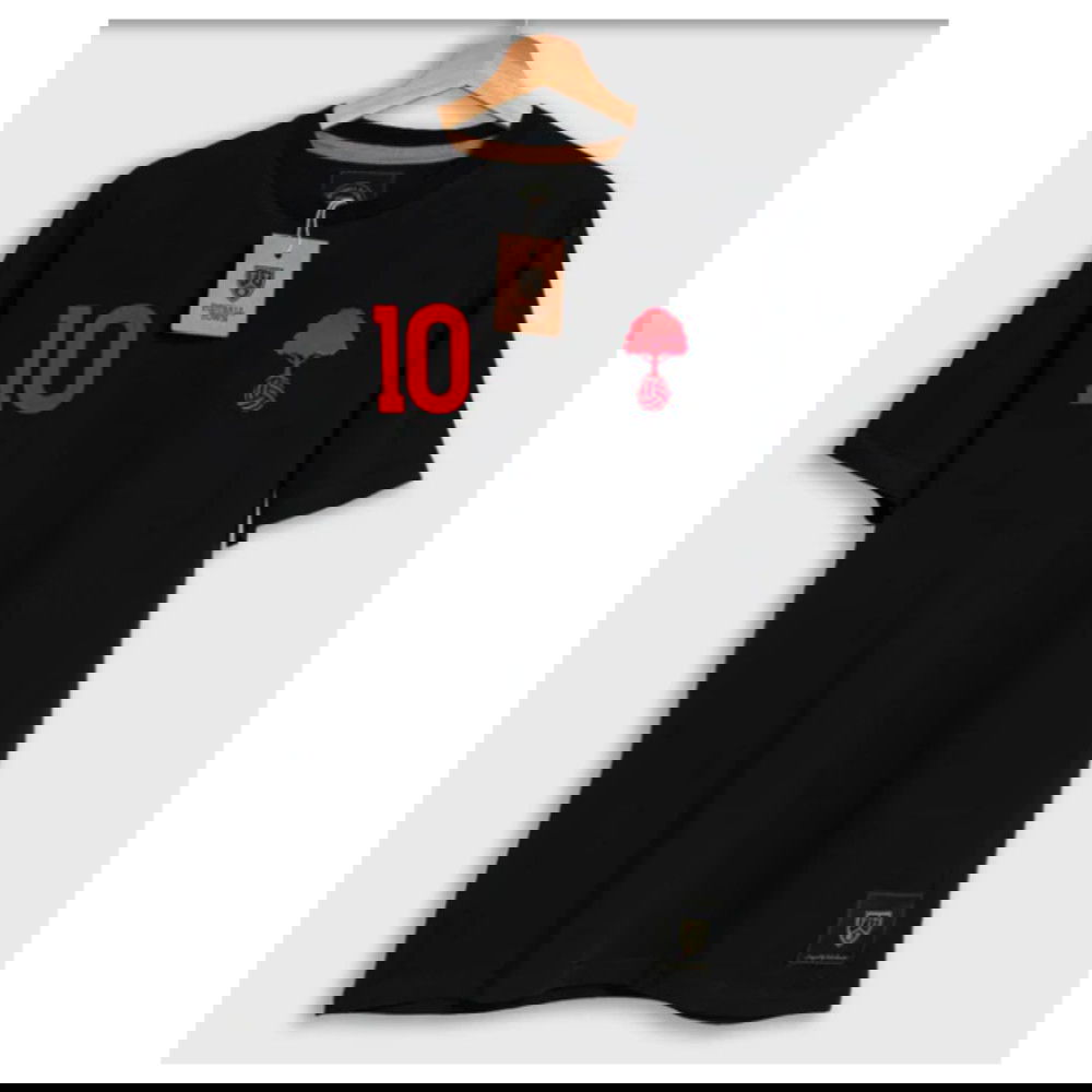 Nottingham The Tree 10 Retro Football T-Shirt (Black) Nottingham The Tree 10 Retro Football T-Shirt (Black)