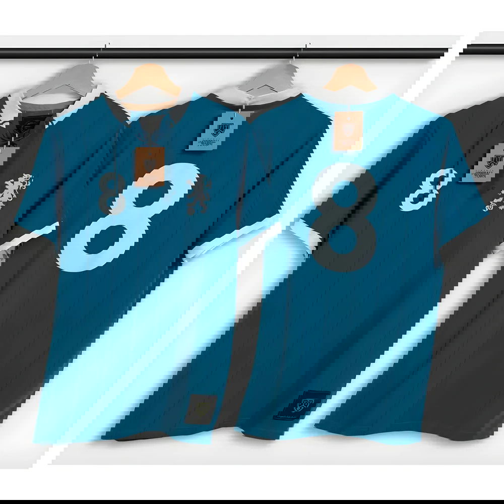 Chelsea Lampard Retro Shirt with Laces The Lionheart Chelsea Lampard Retro Shirt with Laces The Lionheart