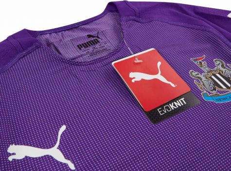 2018-19 Newcastle Player Issue Goalkeeper Shirt Purple