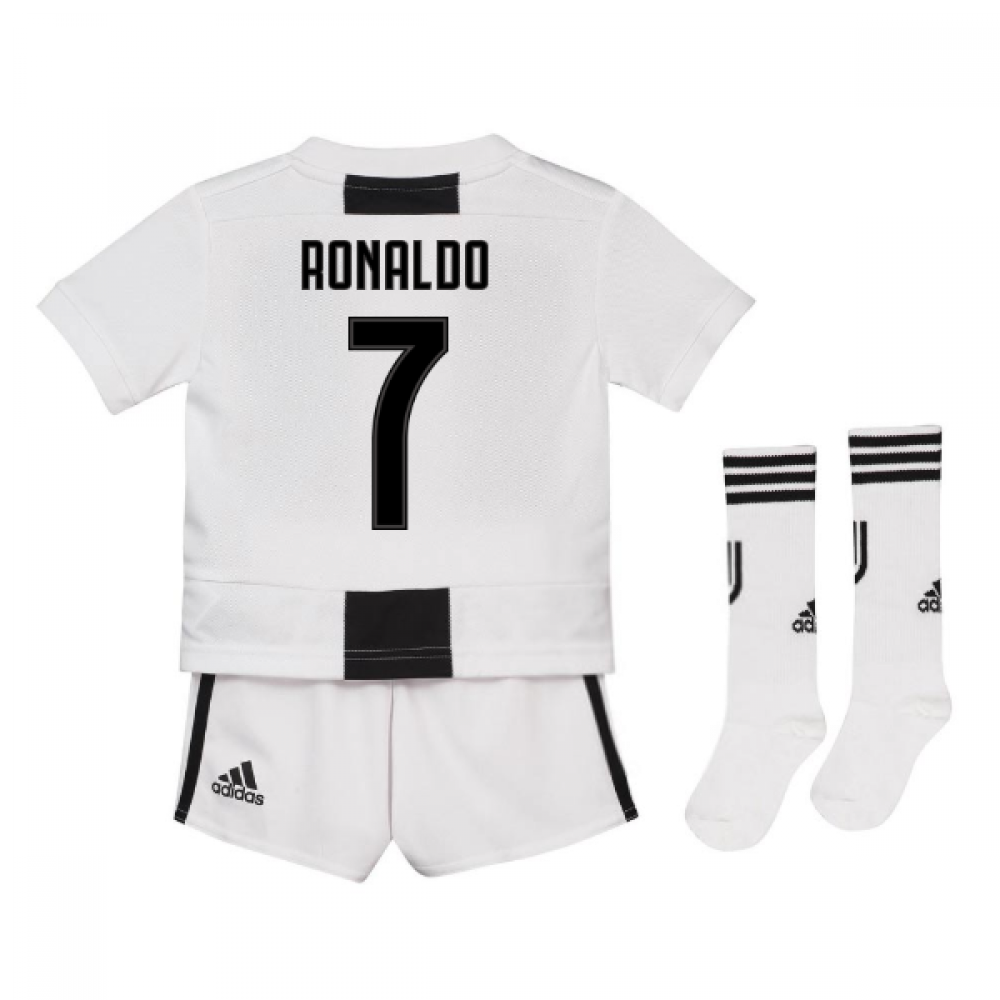 ronaldo juventus kit